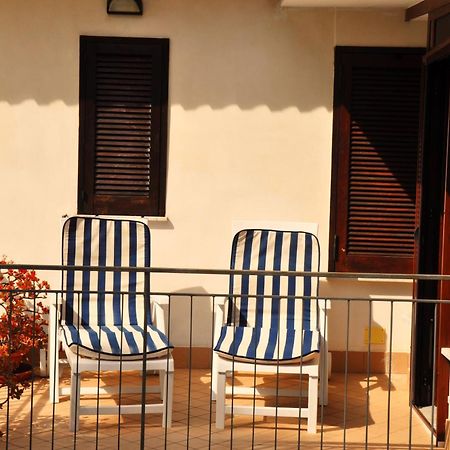 Villa Laura Sea View Apartments Santa Maria di Castellabate Ruang foto