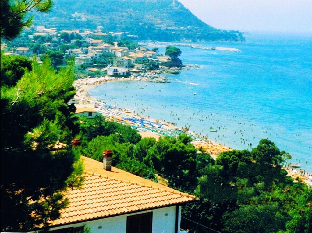 Villa Laura Sea View Apartments Santa Maria di Castellabate Bagian luar foto