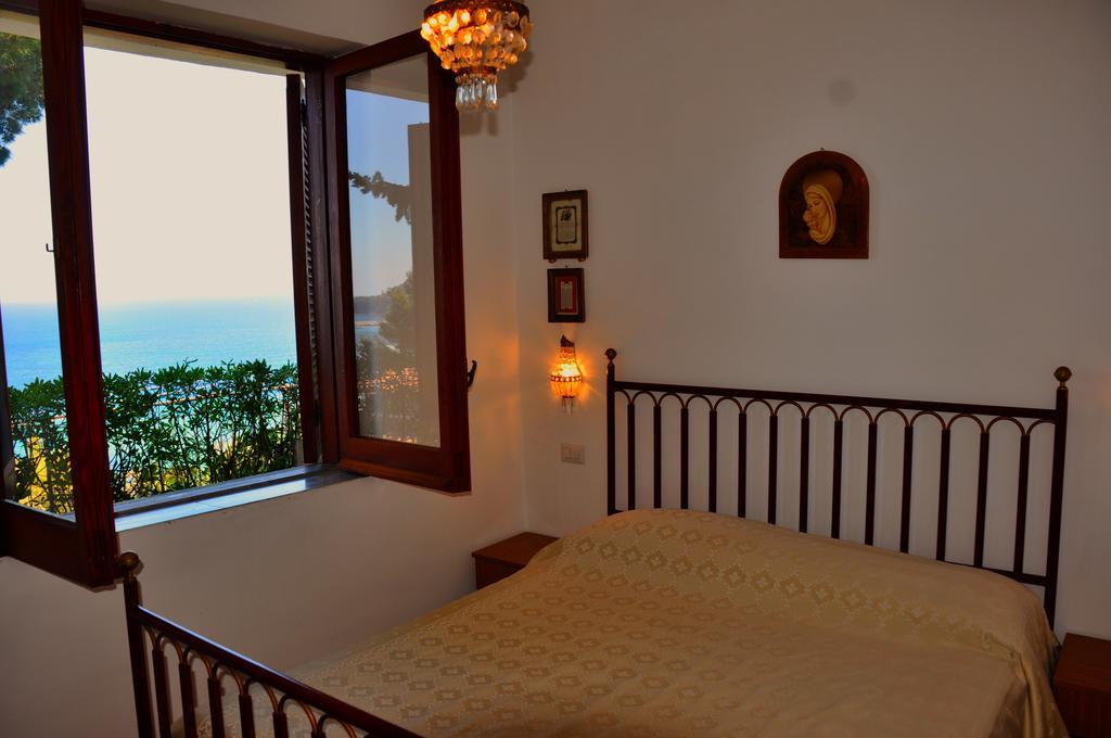 Villa Laura Sea View Apartments Santa Maria di Castellabate Bagian luar foto