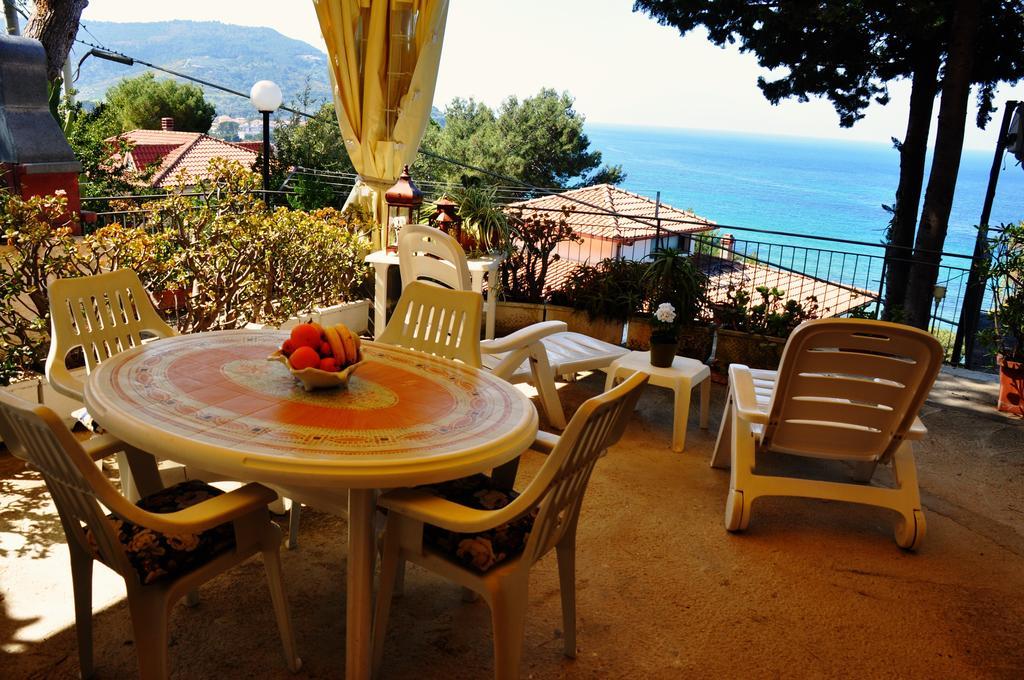 Villa Laura Sea View Apartments Santa Maria di Castellabate Bagian luar foto