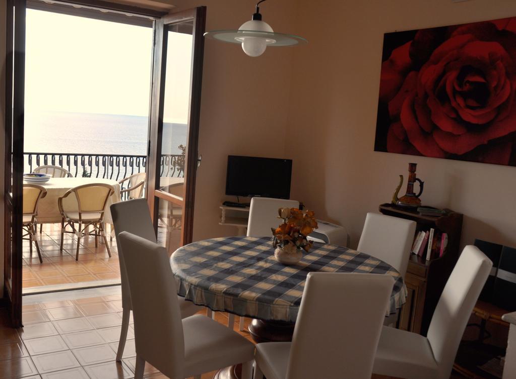 Villa Laura Sea View Apartments Santa Maria di Castellabate Bagian luar foto