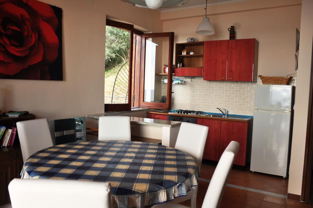 Villa Laura Sea View Apartments Santa Maria di Castellabate Bagian luar foto