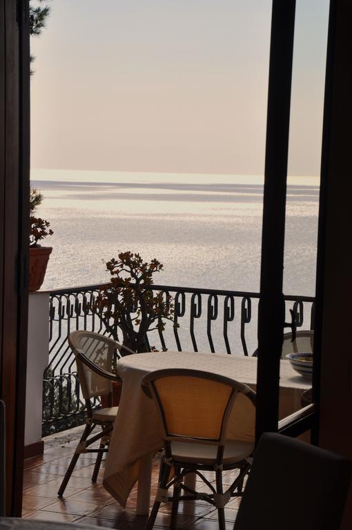Villa Laura Sea View Apartments Santa Maria di Castellabate Bagian luar foto