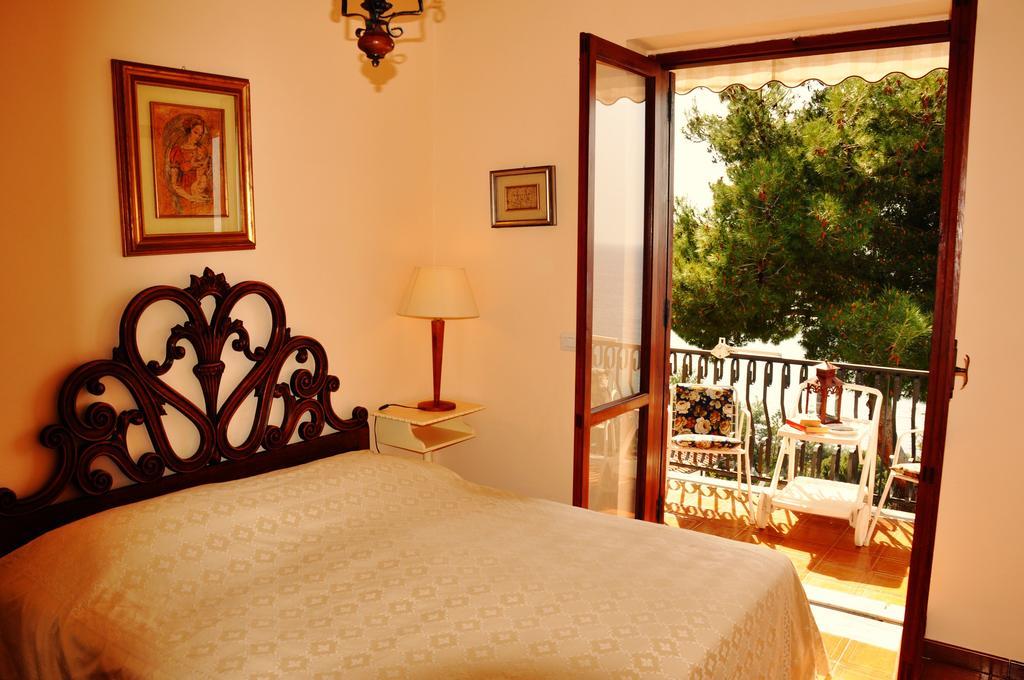 Villa Laura Sea View Apartments Santa Maria di Castellabate Bagian luar foto