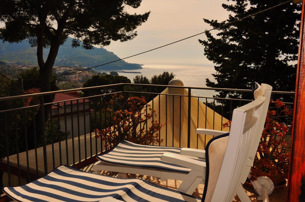 Villa Laura Sea View Apartments Santa Maria di Castellabate Bagian luar foto