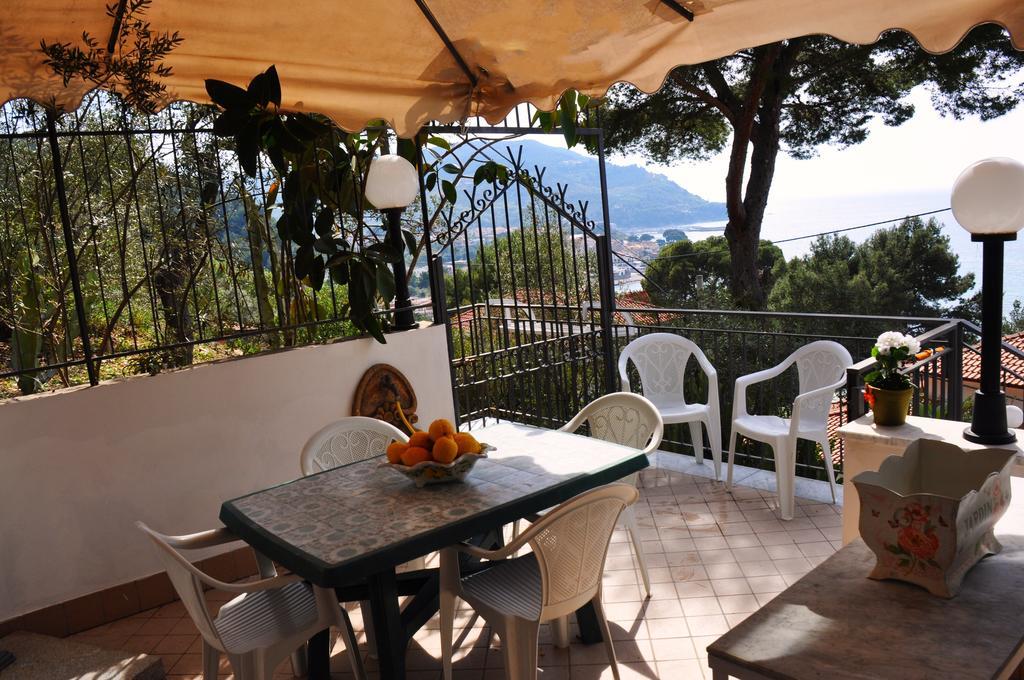 Villa Laura Sea View Apartments Santa Maria di Castellabate Bagian luar foto